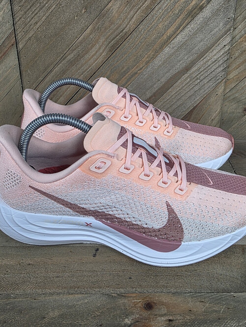Nike Pegasus Plus Womens Athletic Running Shoes Size 9 Crimson Tint Red Stardust